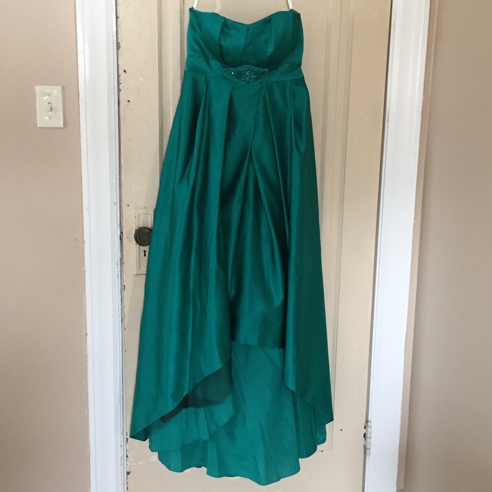 David’s Bridal size 2, Strapless Gown